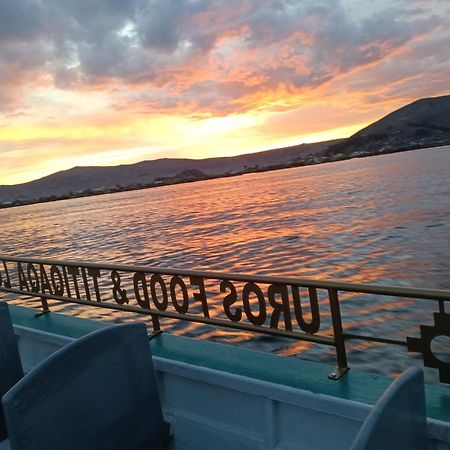 Urosfood & Titiqaqa Lodge ภายนอก รูปภาพ